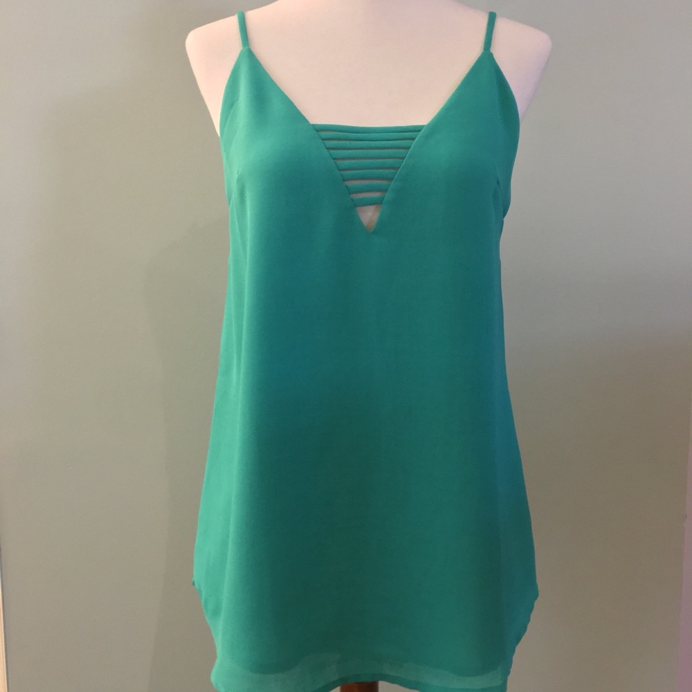 🏝NWOT | FAB’RIK SOLID GREEN TANK🏝